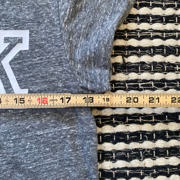 🌿VS PINK Womens Gray White Logo Short Sleeve Shirt M - Picture 5 of 6